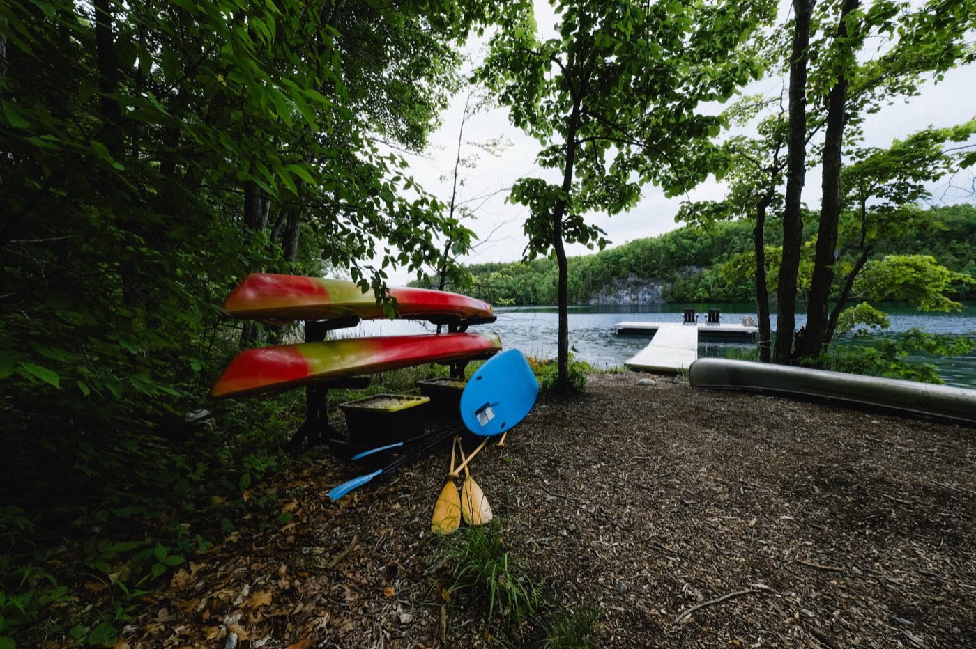 Black Oak Lodge dining area with 14 person custom table